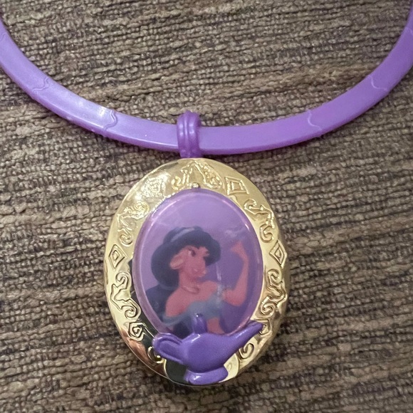 Disney Princess Jasmine Choker - Picture 3 of 5